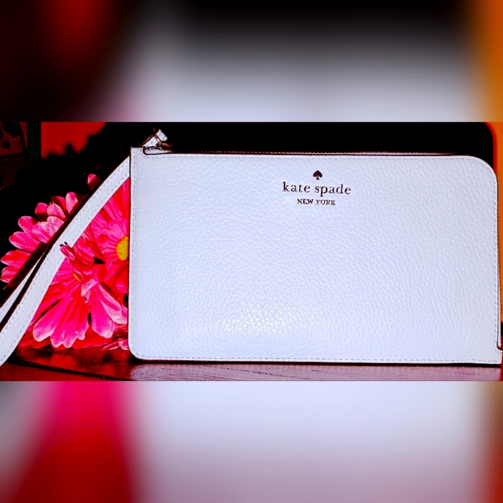 NWT Kate Spade Light Lavender Wristlet with Kate spade shop Bag